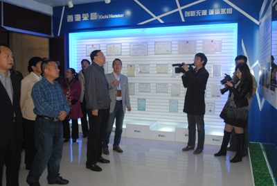 戶縣縣委書(shū)記陸曉延蒞臨我司參觀考察(圖1)