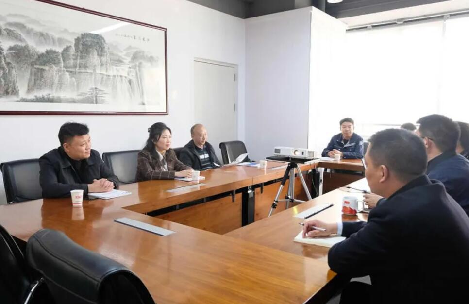 西馳電氣攜手老電工，戰(zhàn)略合作，共謀發(fā)展！(圖3)